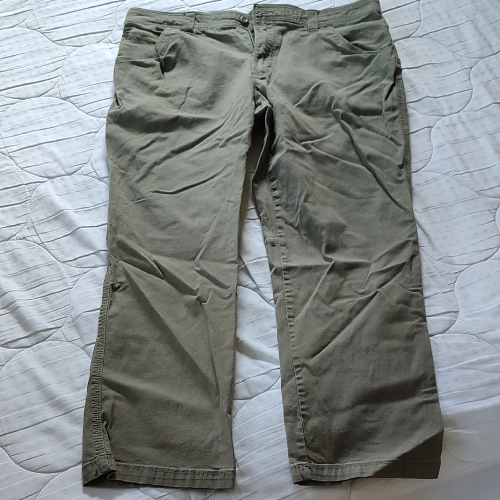 Columbia Men's Olive Chino Pants